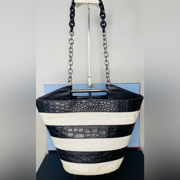 BALENCIAGA NEW BLACK/WHITE STRIPED EXOTIC SKIN LEATHER MAXI BUCKET TOTE BAG AUTH - Picture 5 of 17